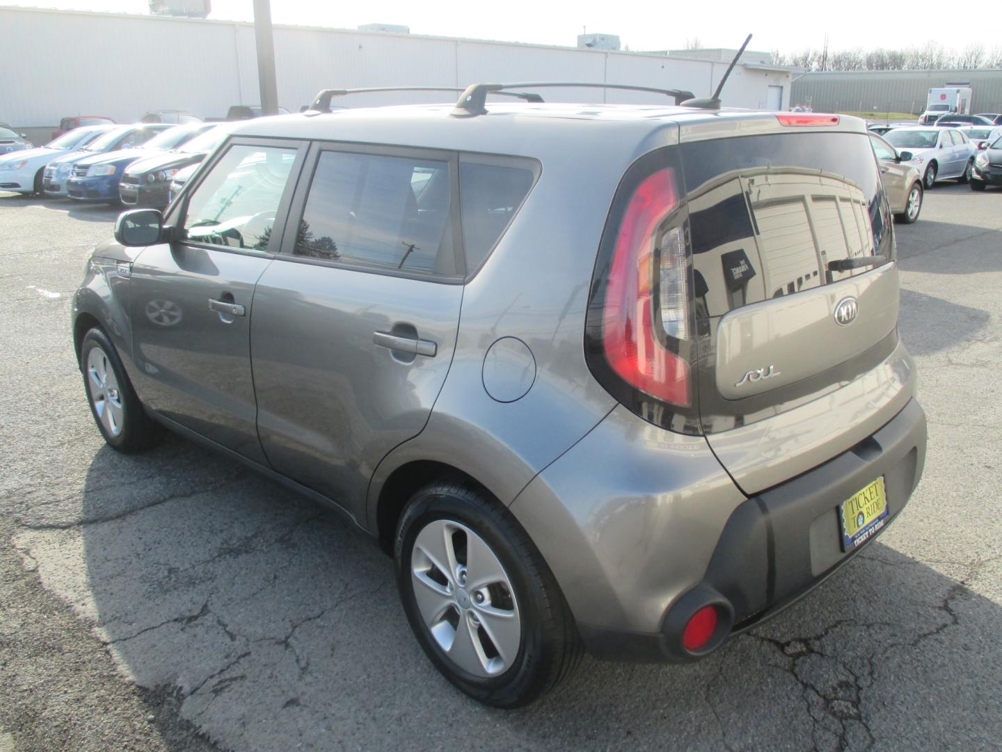 2015 GREY Kia Soul Base (KNDJN2A21F7) with an 1.6L L4 DOHC 16V engine, located at 1254 Manheim Pike, Lancaster, PA, 17601, (717) 393-9133, 40.062870, -76.323273 - Photo#6